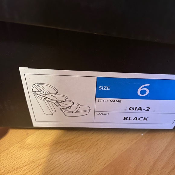 GIA- square toe platform heels - Picture 10 of 10